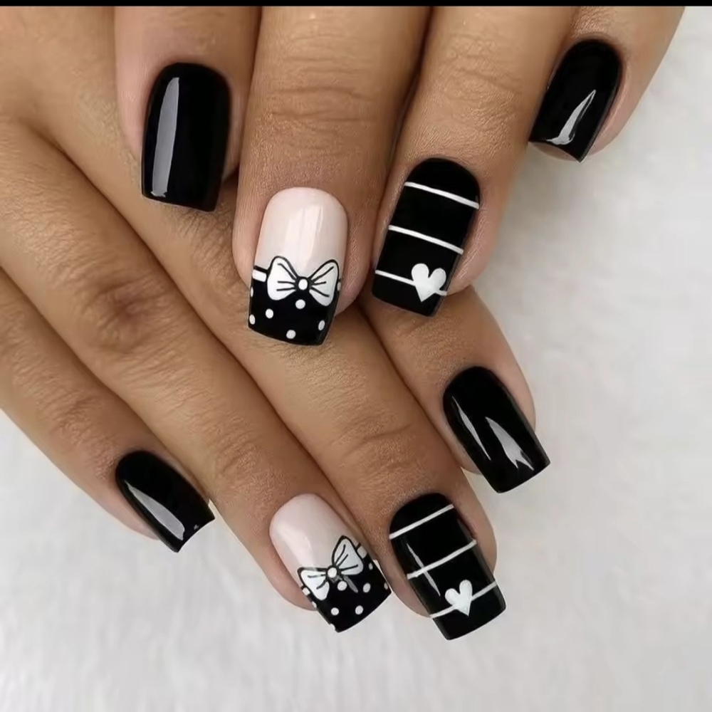 Black & White Bow Accent Gel Nail Set for Women